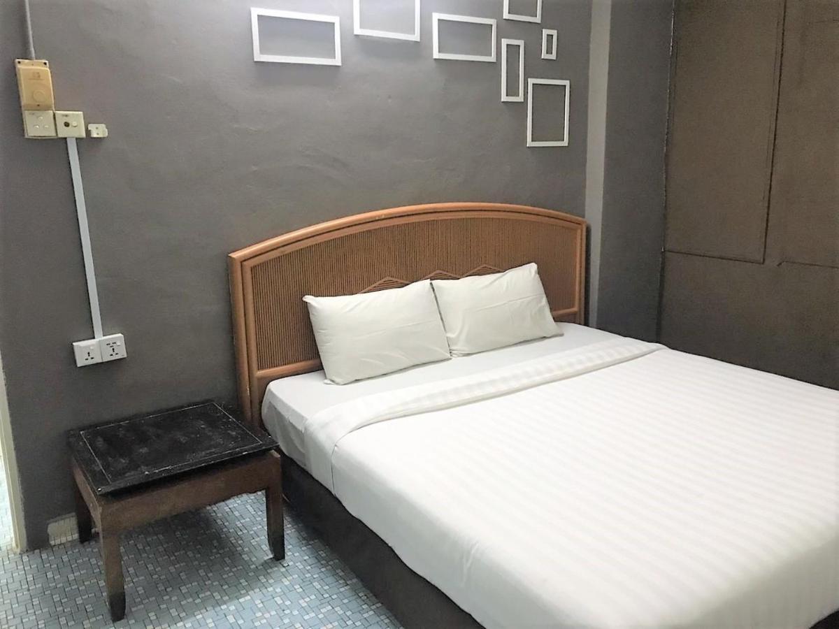 Oyo 90465 Pelangi Baru Hotel Johor Bahru Ngoại thất bức ảnh