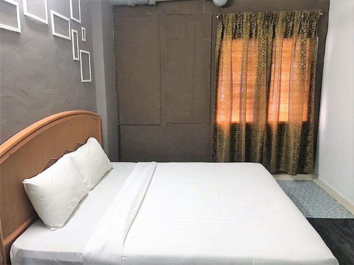 Oyo 90465 Pelangi Baru Hotel Johor Bahru Ngoại thất bức ảnh